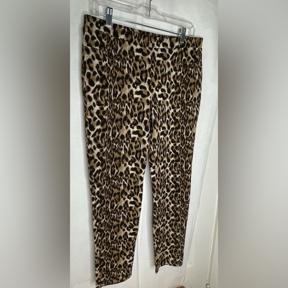 Frank Lyman Leopard Prints pants. - Picture 4 of 11